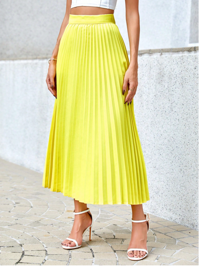 Sophistication via Colorful Pleats