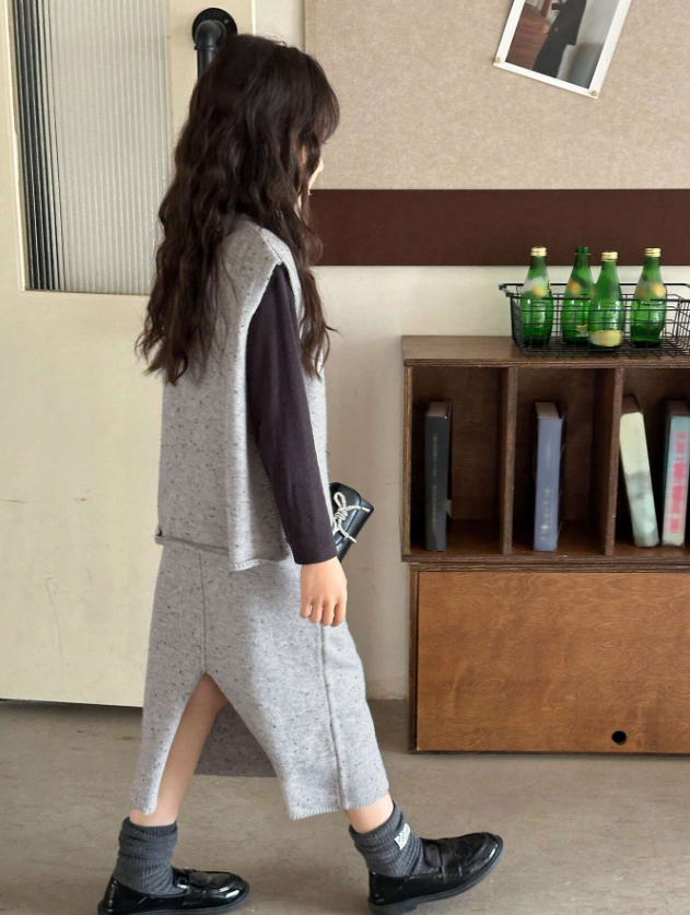GIRLs Cozy Gray Skirt and Top