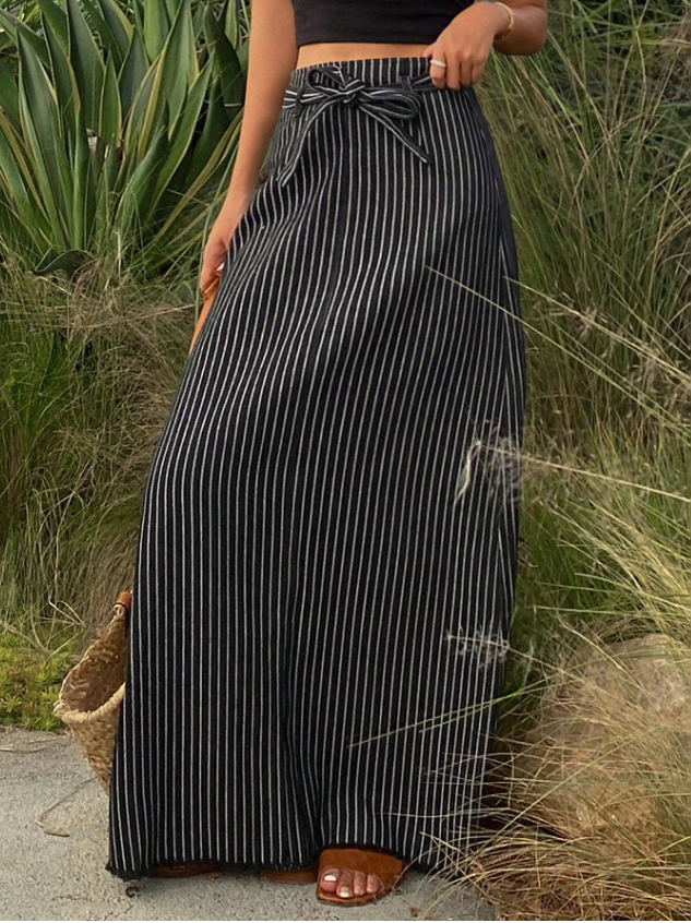 Slimming Contrast Skirt