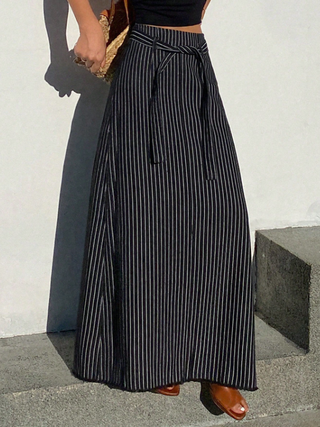 Slimming Contrast Skirt