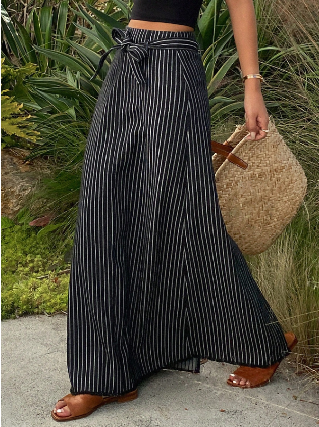 Slimming Contrast Skirt