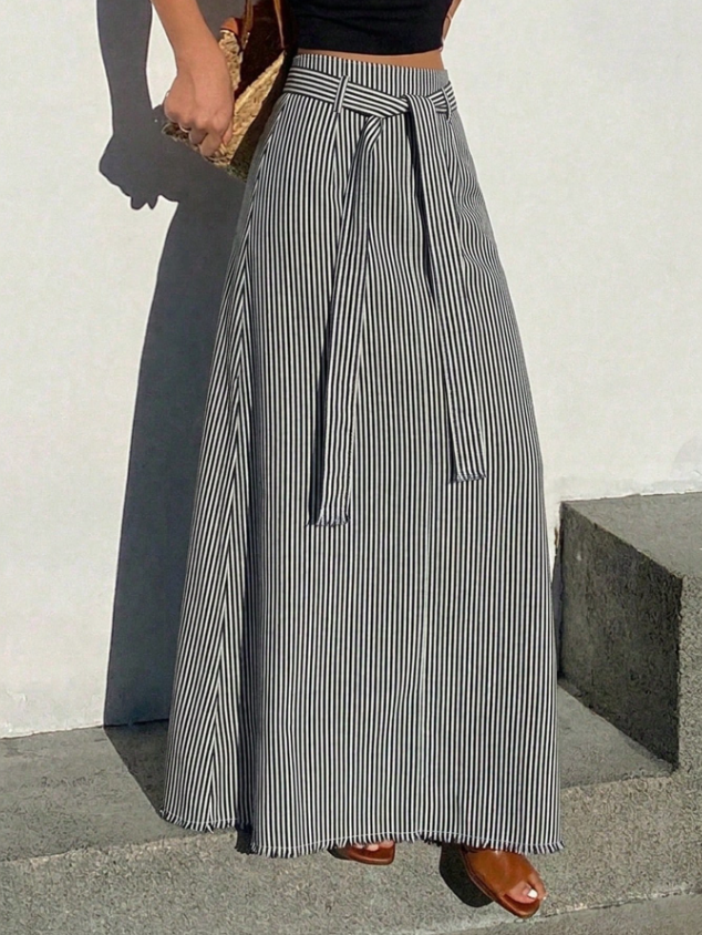 Slimming Contrast Skirt