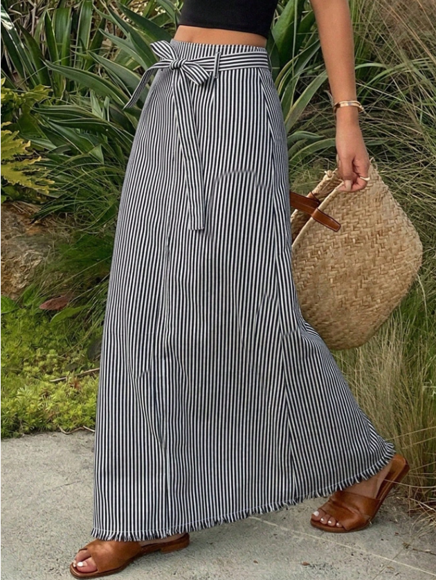 Slimming Contrast Skirt