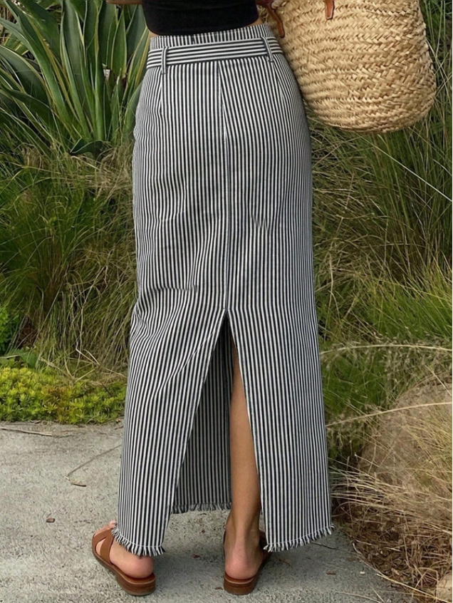 Slimming Contrast Skirt
